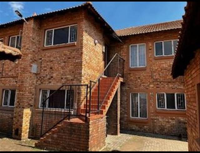2 BEDROOM TOWNHOUSE FOR SALE IN EDLEEN